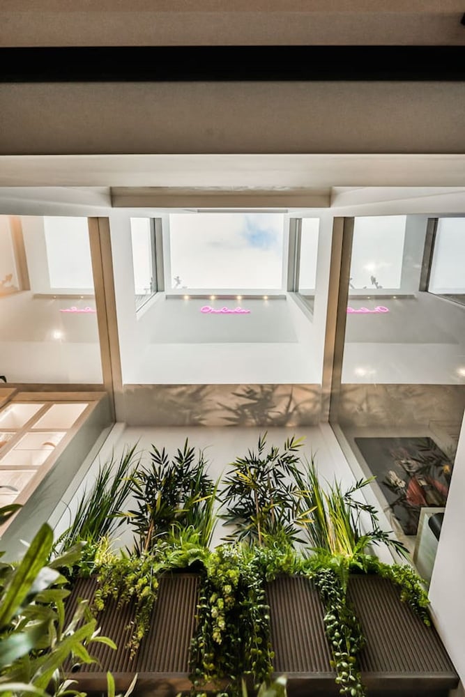London Mews Home w Glass Atrium Terrace