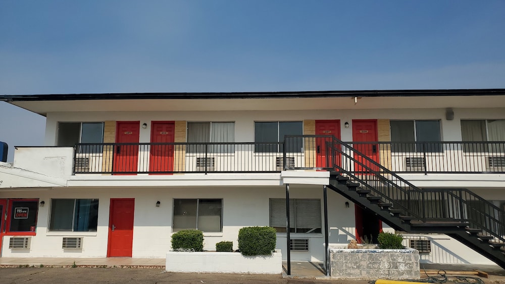 Tucumcari Vacations - Almara Inn - Property Image 6