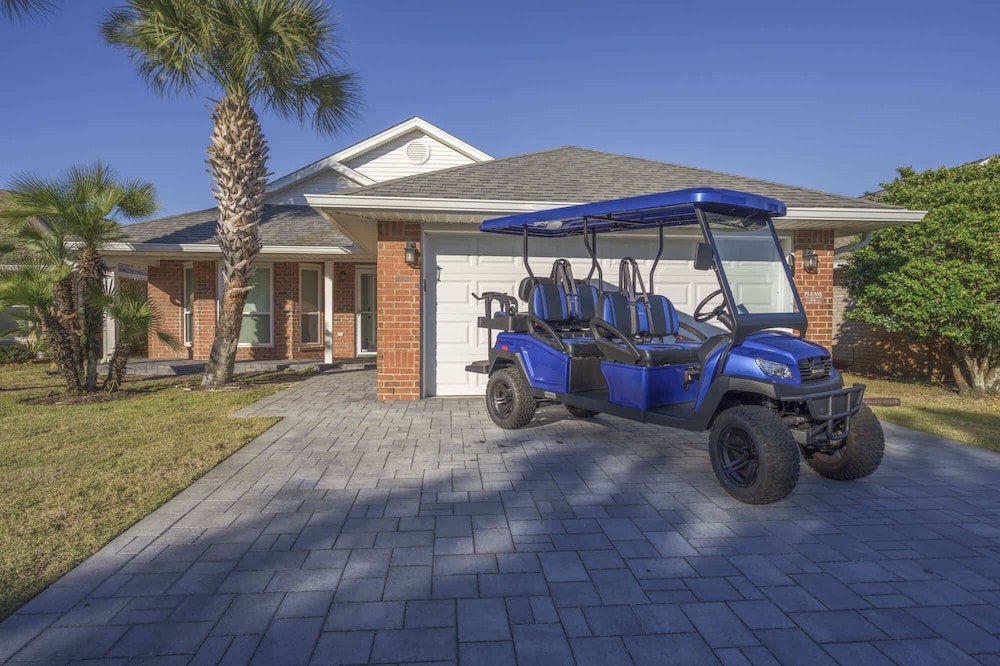 Golf Cart & Private Pool!