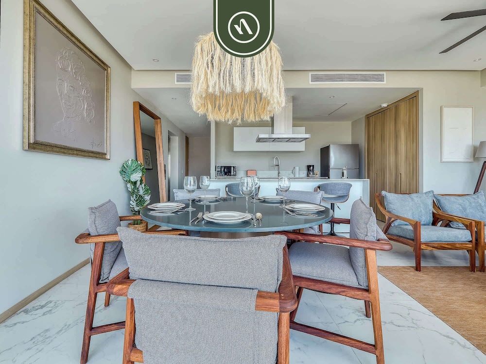 Luxury 3 BR Condo - Beach Access 1 Block Away