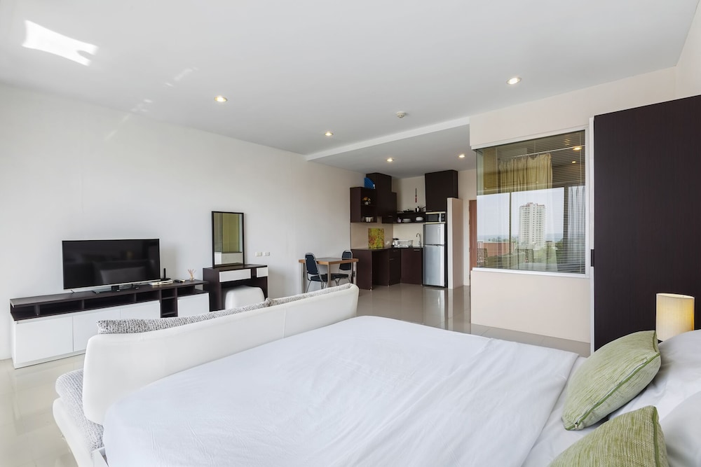 Studio in Chic Condo in Karon A510