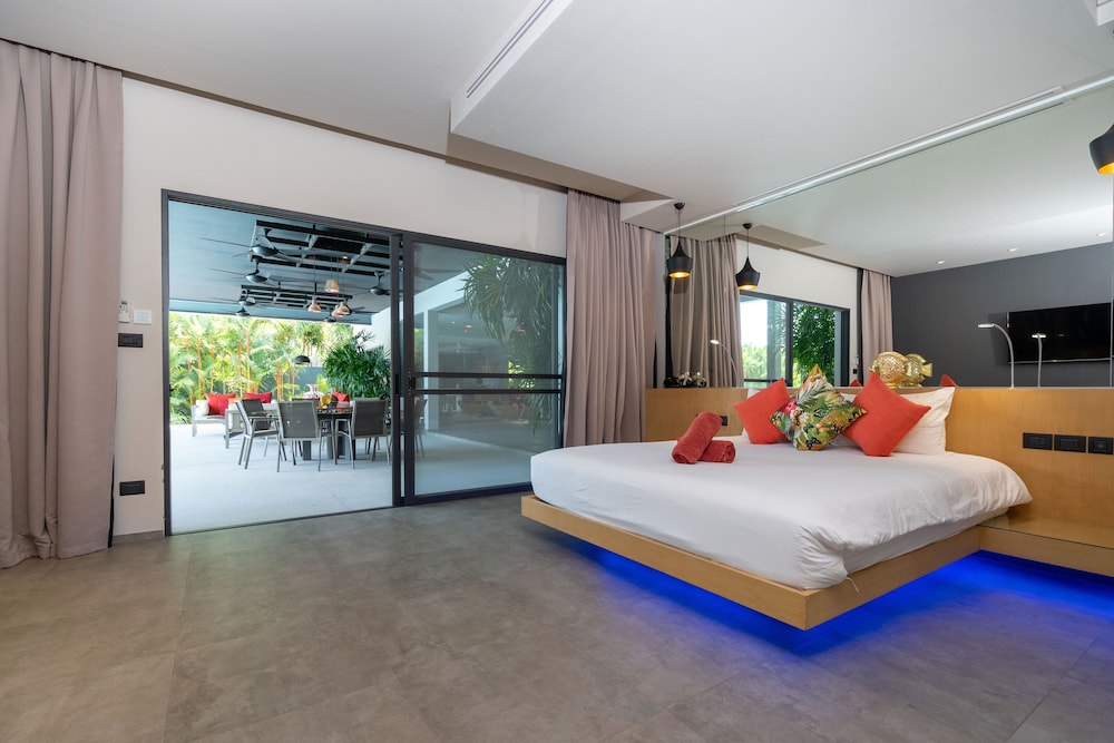 Grand 17m Pool 5BR Villa Mayacol NaiHarn
