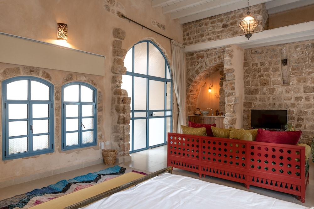 Arabesque Arts & Residency
