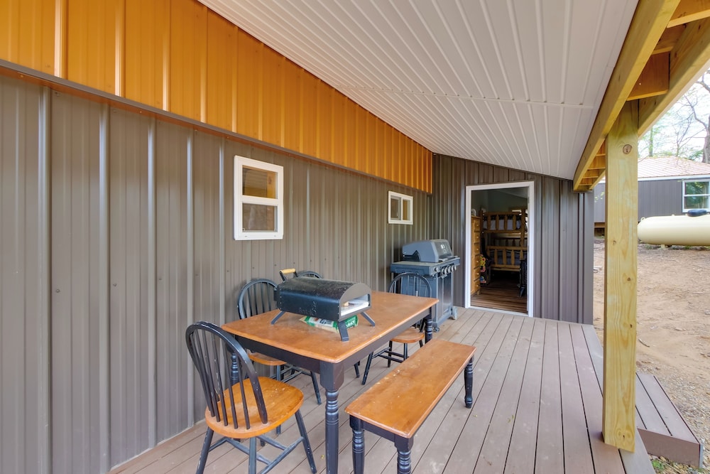1 Mi to Mohican River: Wooded Retreat w/ Trails!