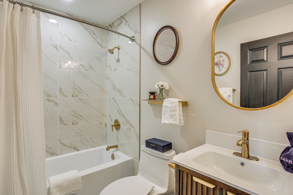 Luxe Atlantic City Stay: Walk to Beach & Boardwalk
