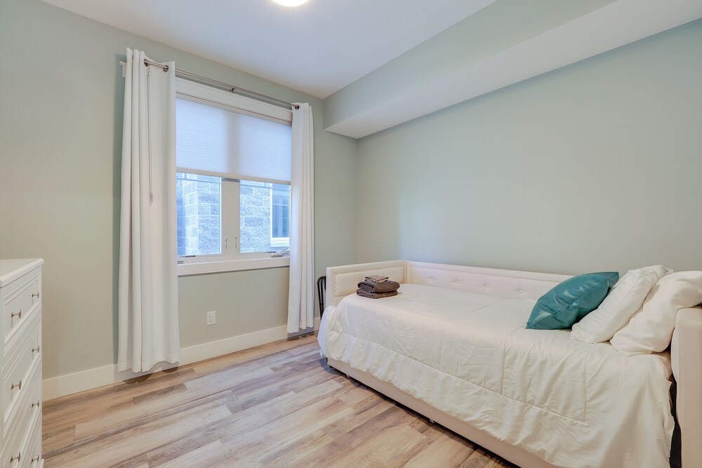 Walk to Beach: Traverse City Condo on Front Street