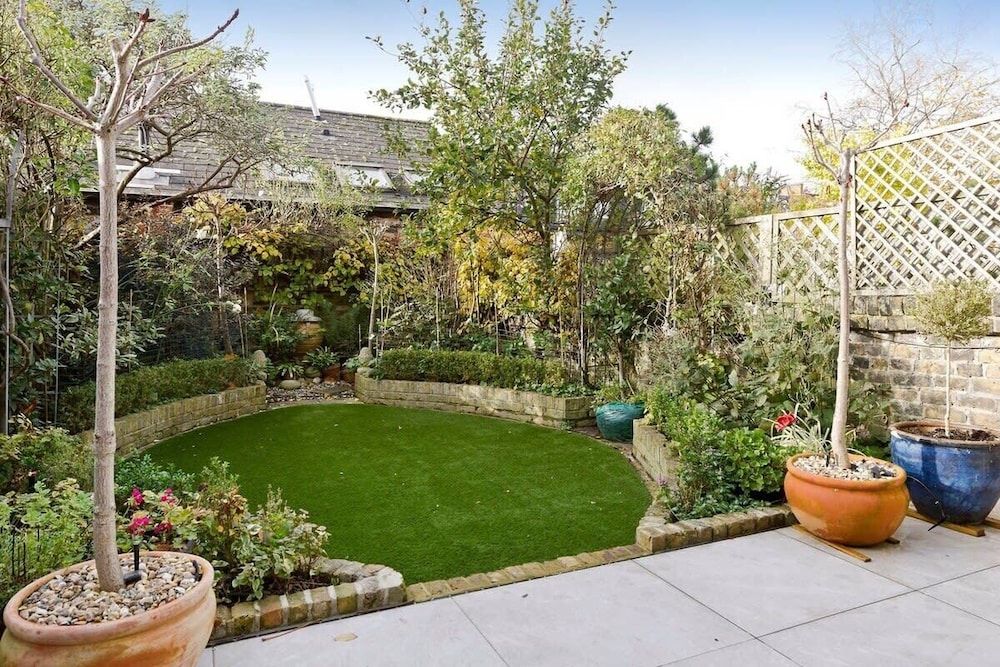 Spacious 4 Bed House, Battersea