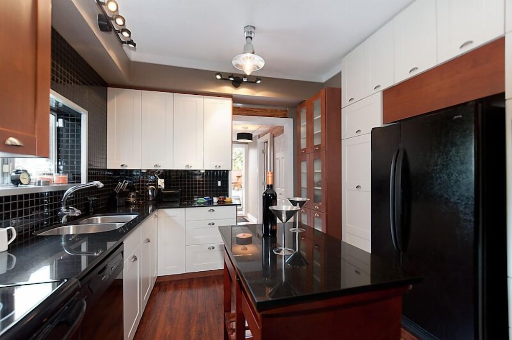 Commercial Drive Accommodations