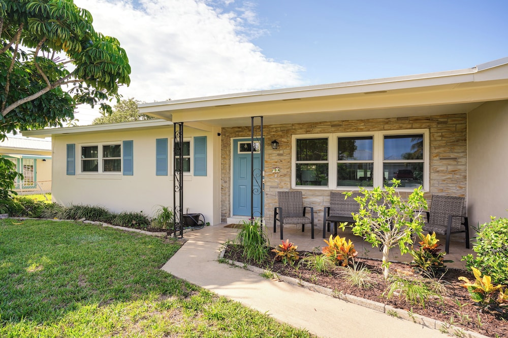 Walk to Jetty Park: Harbor District Home!