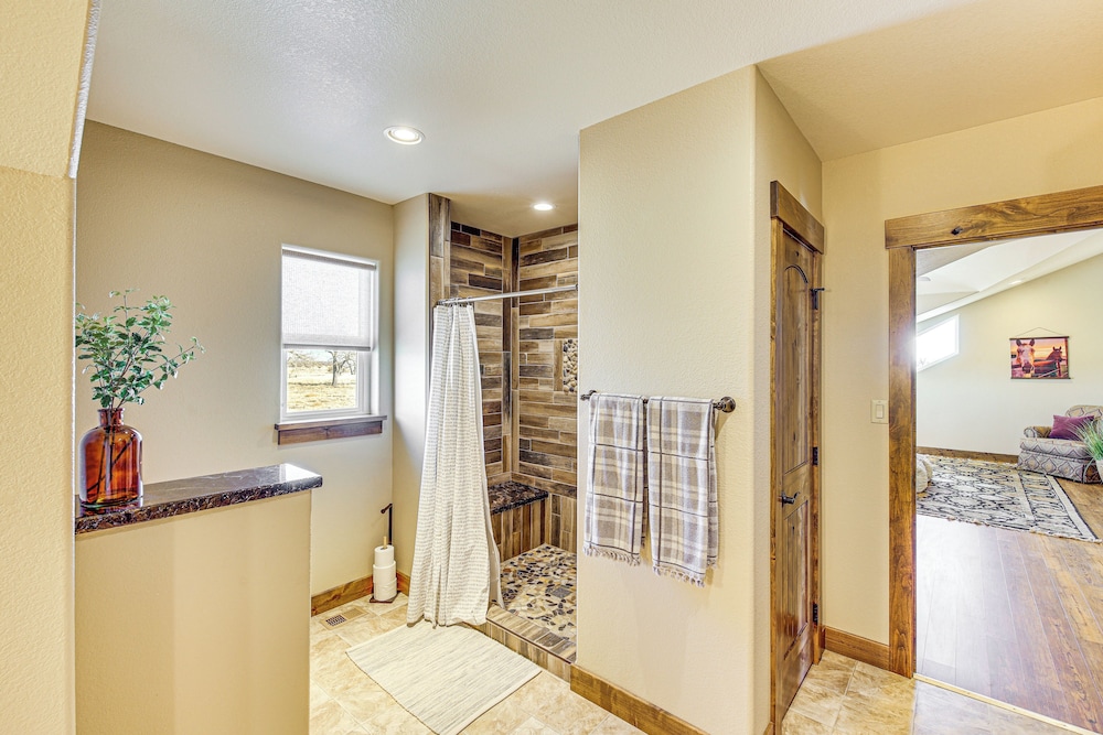 Riverside Retreat in Bridgeport w/ Game Room!