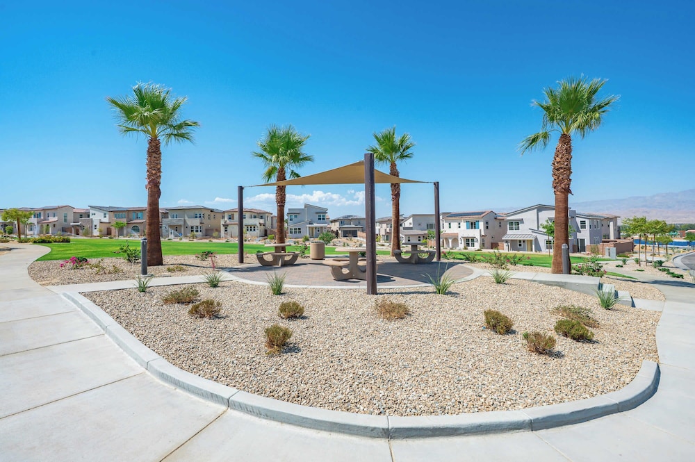 Stylish 3BR Oasis in Palm Desert Near El Paseo Zoo