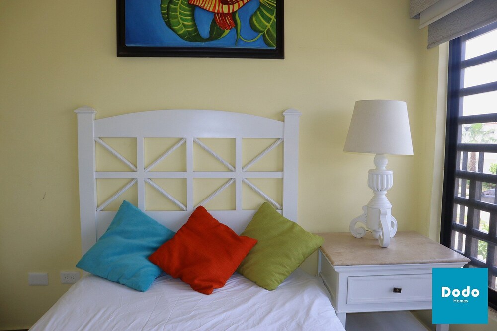 Bed & Sleeping Area