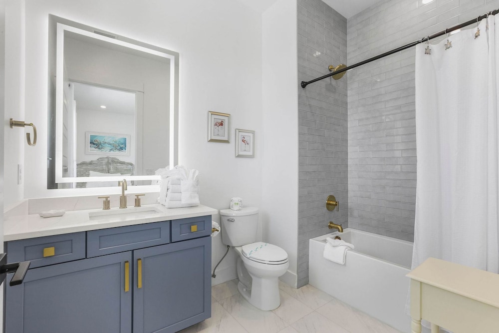 Beach Blessing- Pool Elevator Sleeps 16 SIX Bedrooms 6 Baths