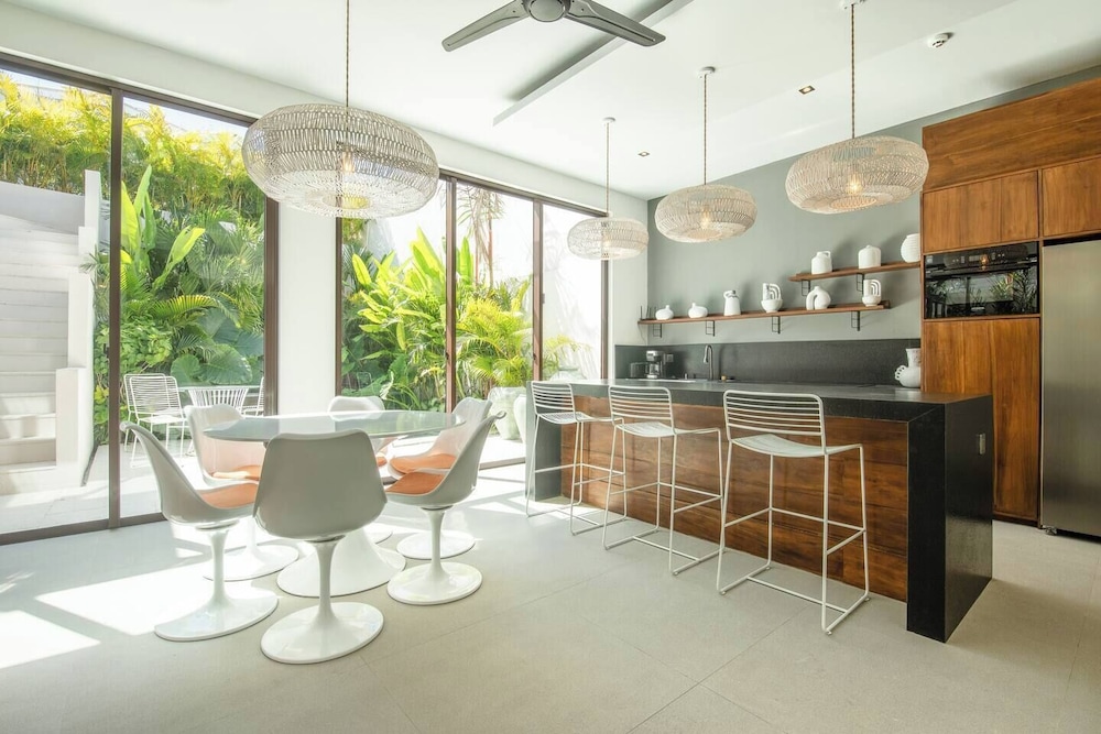 Modern 3BR Villa Enclosed Living