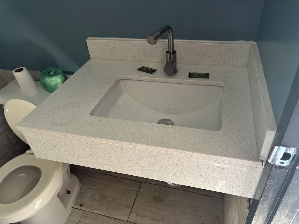 Budget Inn Express