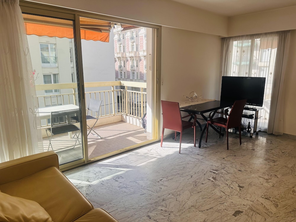 One Bedroom Apartment in the Center of Cannes Next to the Carlton a few Meters From the Croisette - 367
