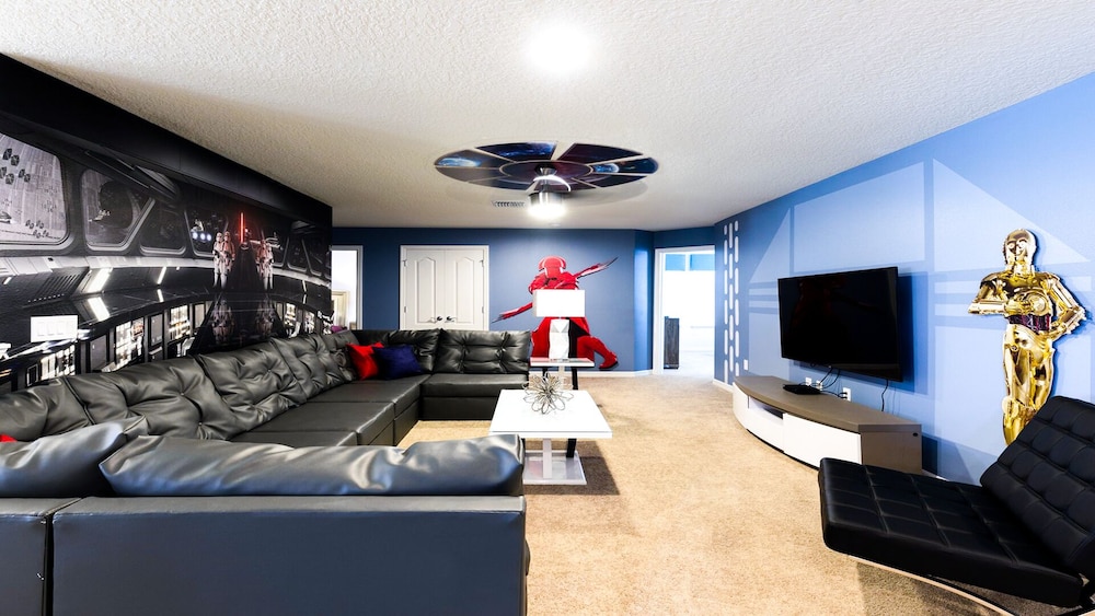Exclusive Windsor Home Near Theme Parks