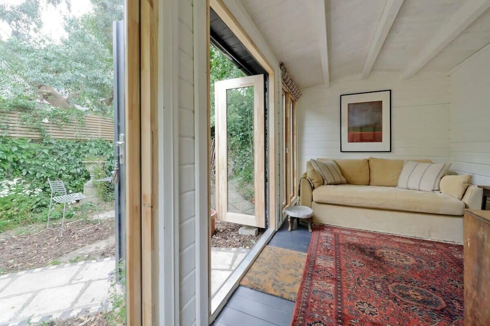 Gorgeous 1 Bed Garden Flat, Kensal