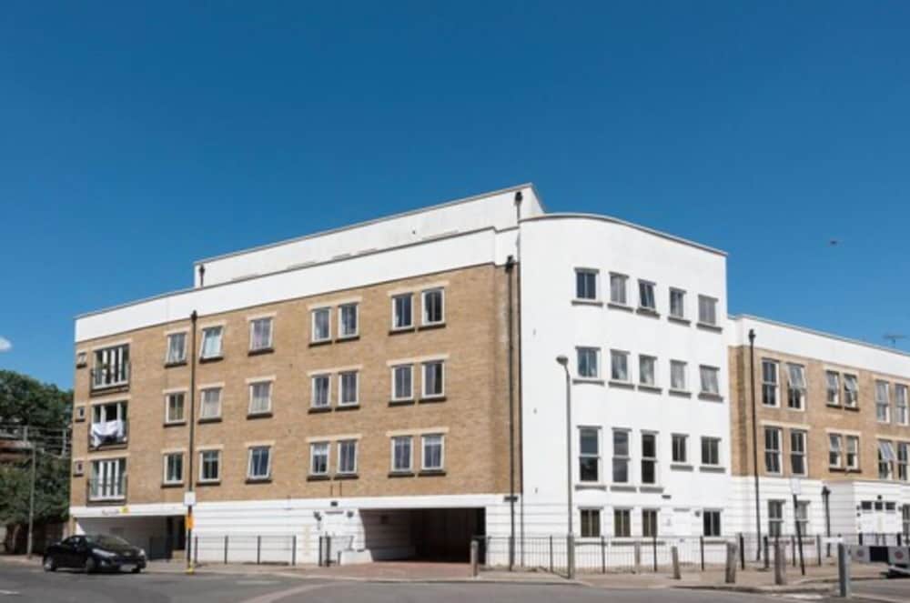 Spacious 2 Bed - Battersea High Street