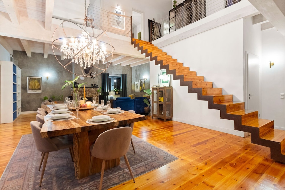 Higgo Crescent Villa