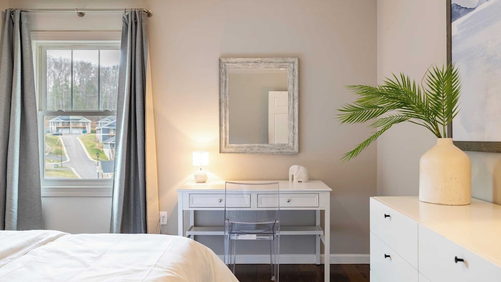 10 Townhomes, Sleeps 89 6 Mins to DT Asheville Sycamore Cove by Avantstay