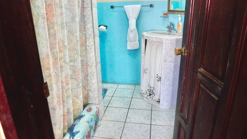 See Belize Waterside Sea View 2-bedroom Apartment w Balcony, Pool & Deck 2nd FL
