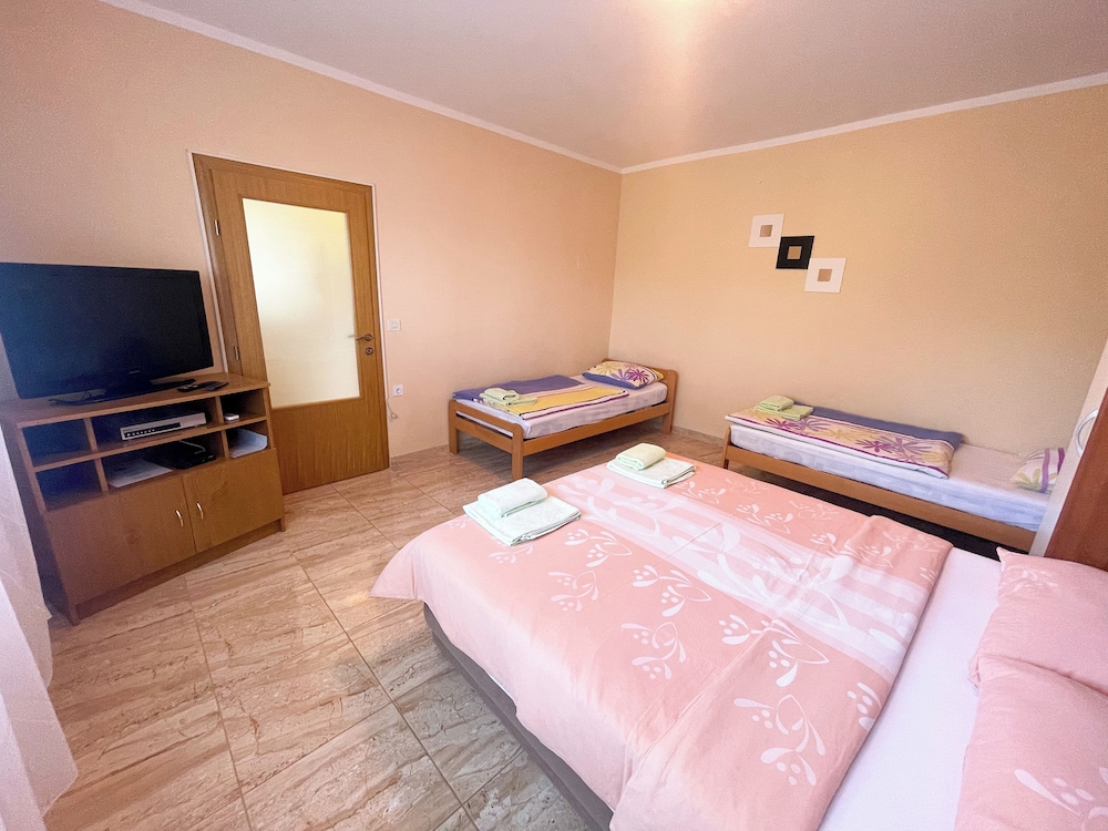 Apartment Combaj 3