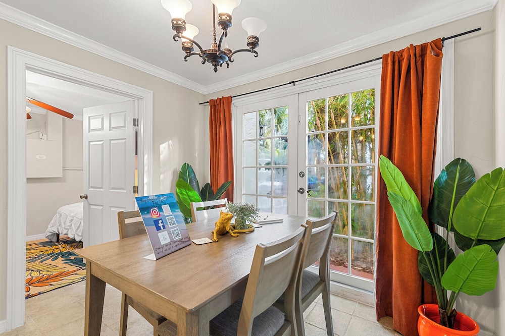 2 Mansions with Pool in West Palm Beach