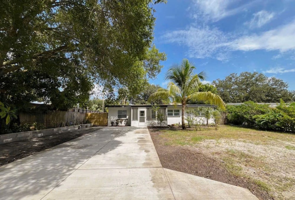 Pool Home in Seminole 5miles to Beach