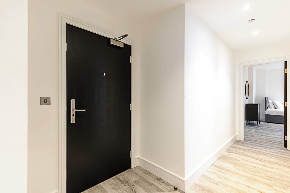 Bright North Acton Flat With City View photo 4