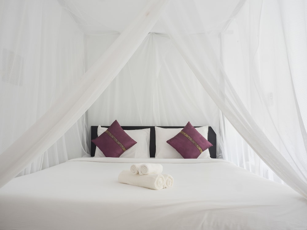 Baan Mai Beachfront Phuket Lone Island