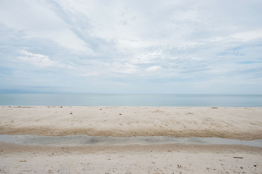 1702 - 2 Bdr Condo With Seaview Boathouse Hua Hin