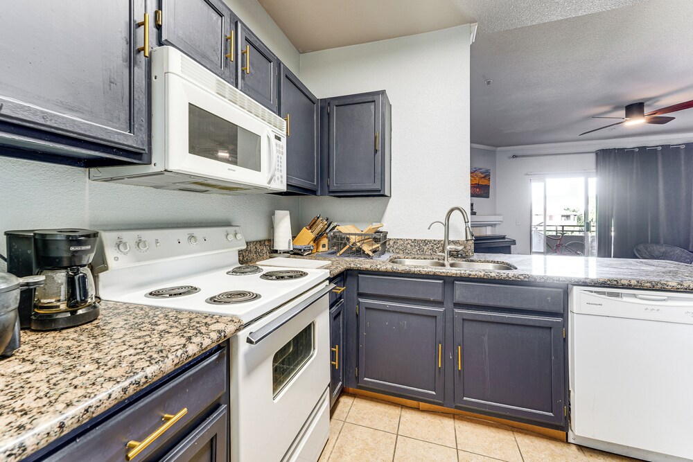 Walk to Papago Park: Condo in Phoenix