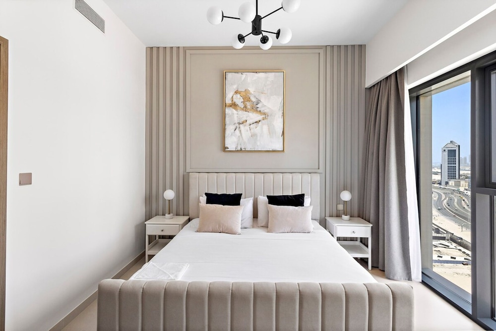 Silkhaus Premium Pad in Burj Royale Elegant
