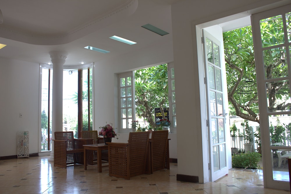 Des Ami Villa