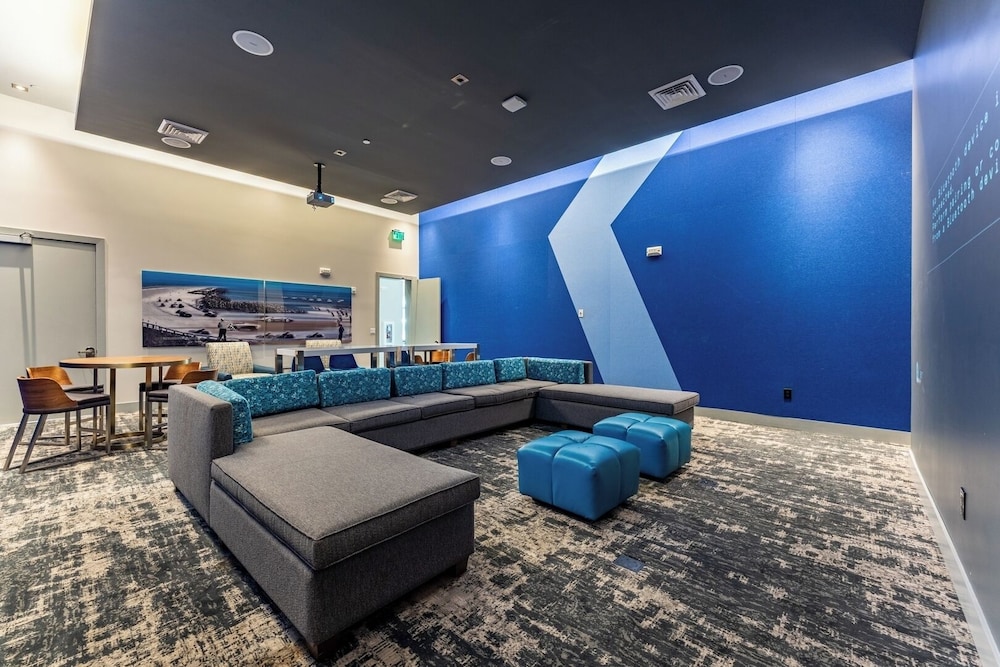 Daytona 2BR Getaway Parking Family & Pet-friendly