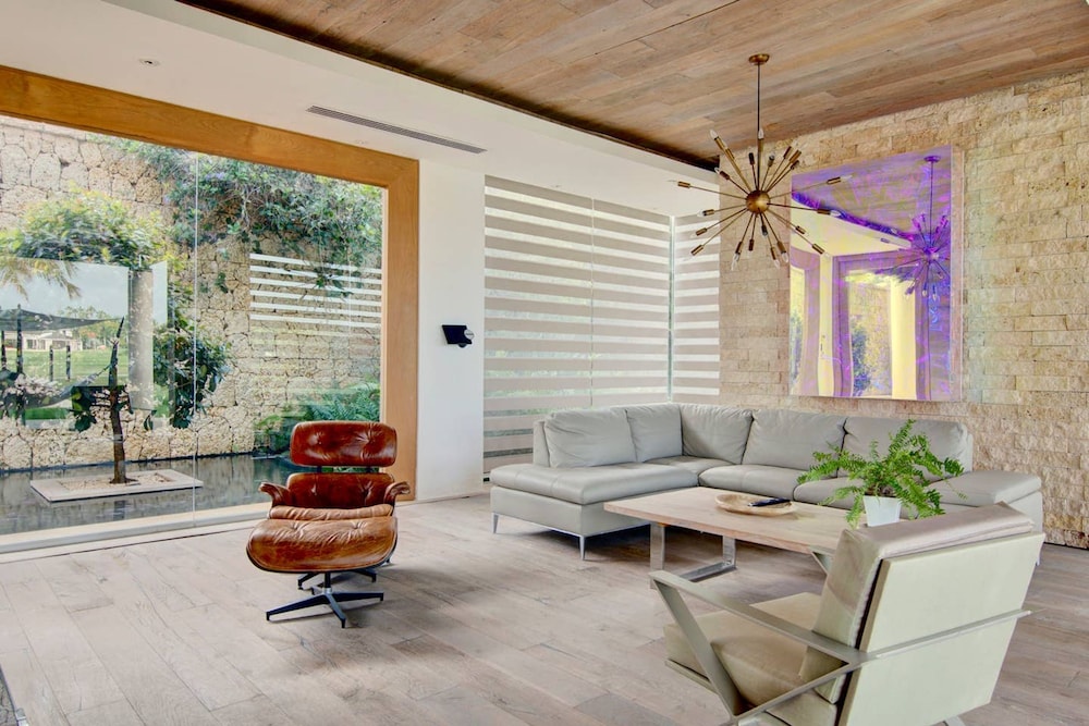 Architect s Estate w Pool Private Chef Butler