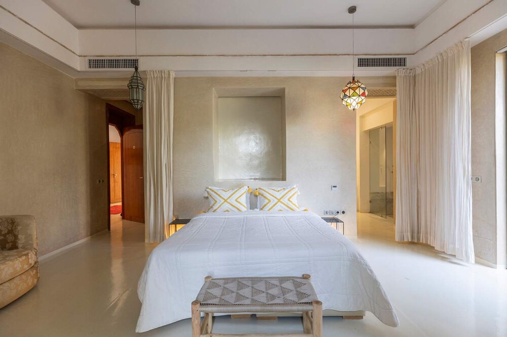The Garden of Siredrah an Oasis With Pool and Hammam