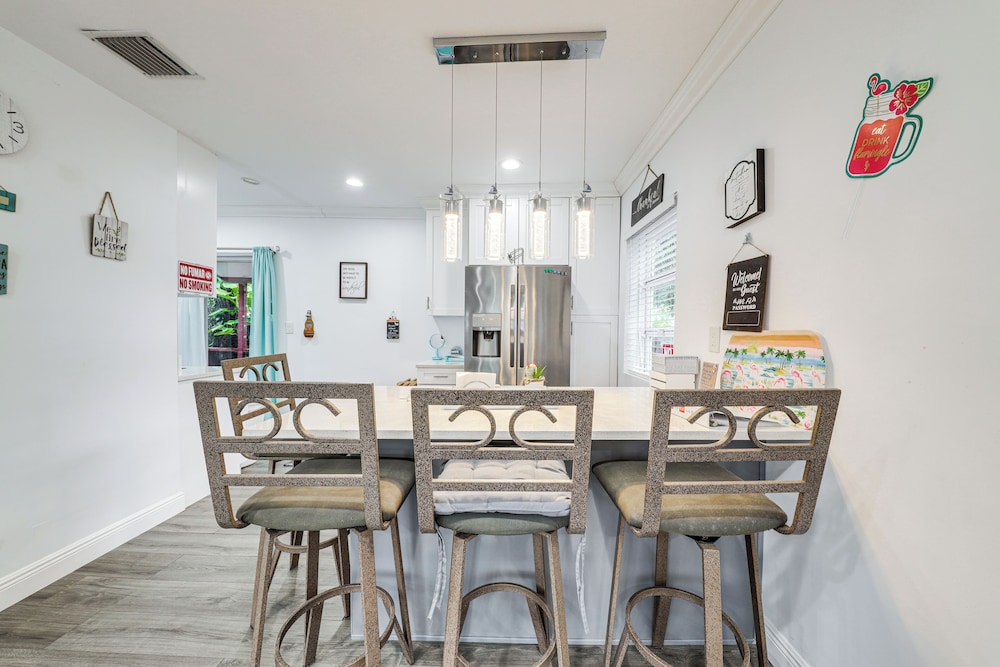 4 Mi to Fort Lauderdale Beach: Dog-friendly Home!