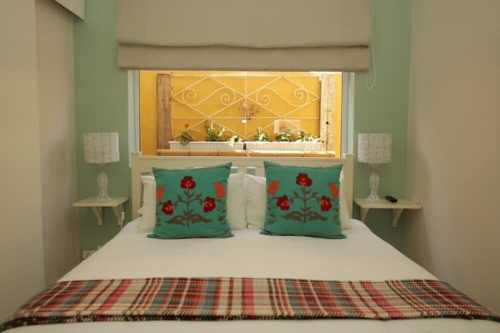 Dolphin Inn Guest House