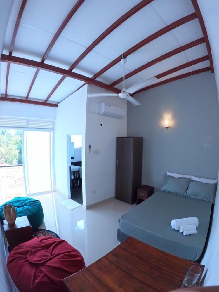 Unwind Restaurant & Hostel view 4