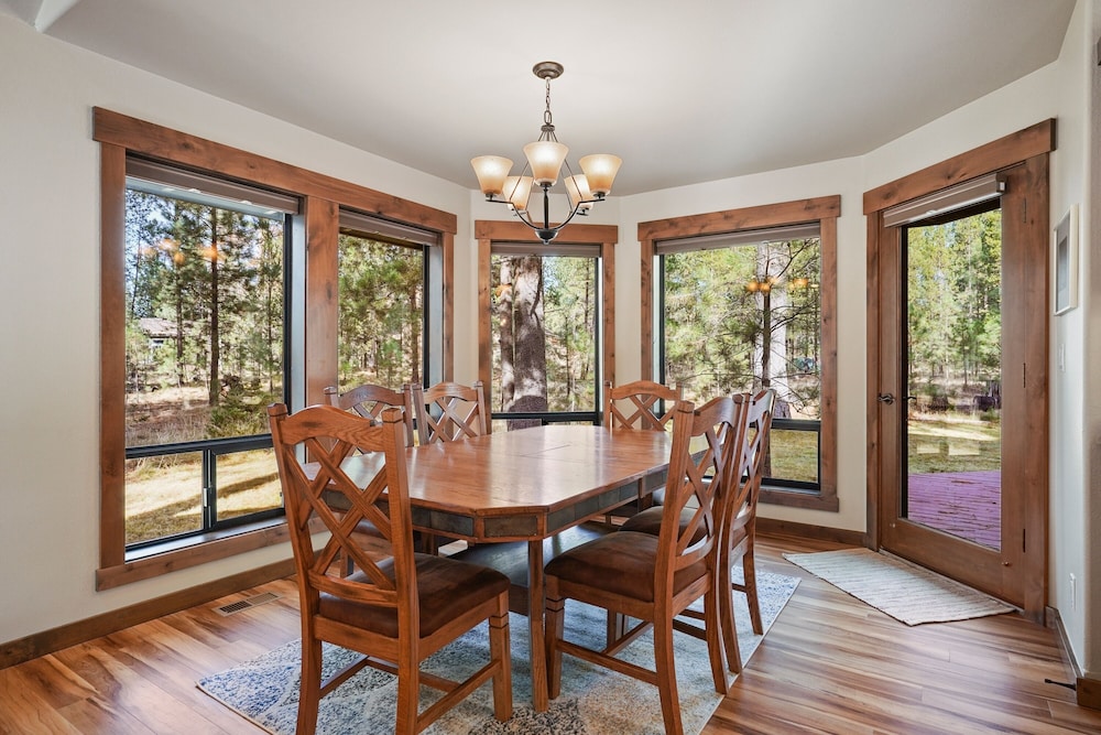 3 Tumalo Home with Wood Burning Stone Fireplace, Hot Tub, and BBQ on the Deck by RedAwning view 4