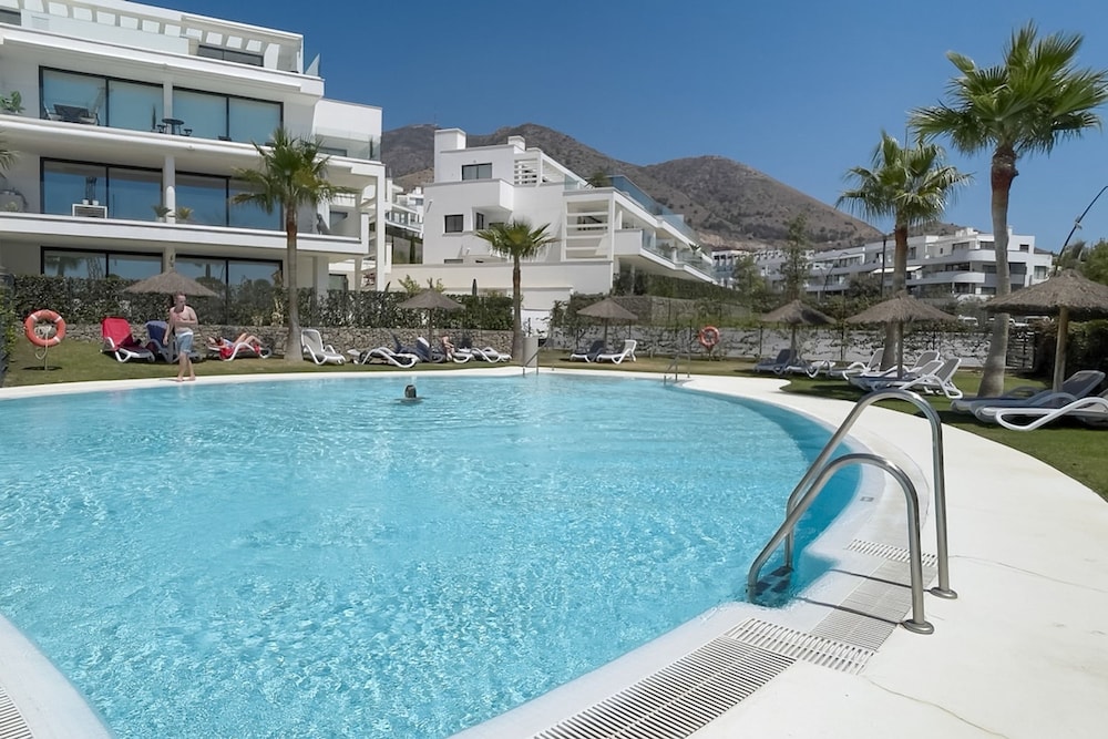 Exclusive Apartment With Garden in Higueron