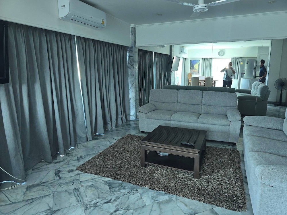 Large Apartment 401 jhr