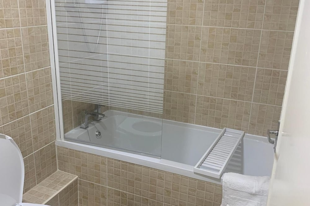 Sleeps 7 Home Blackpool W/free Parking, Bbq, Wifi