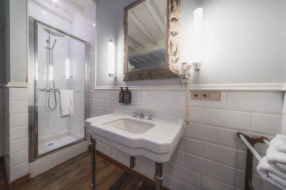 Number 11 Exclusive Guesthouse