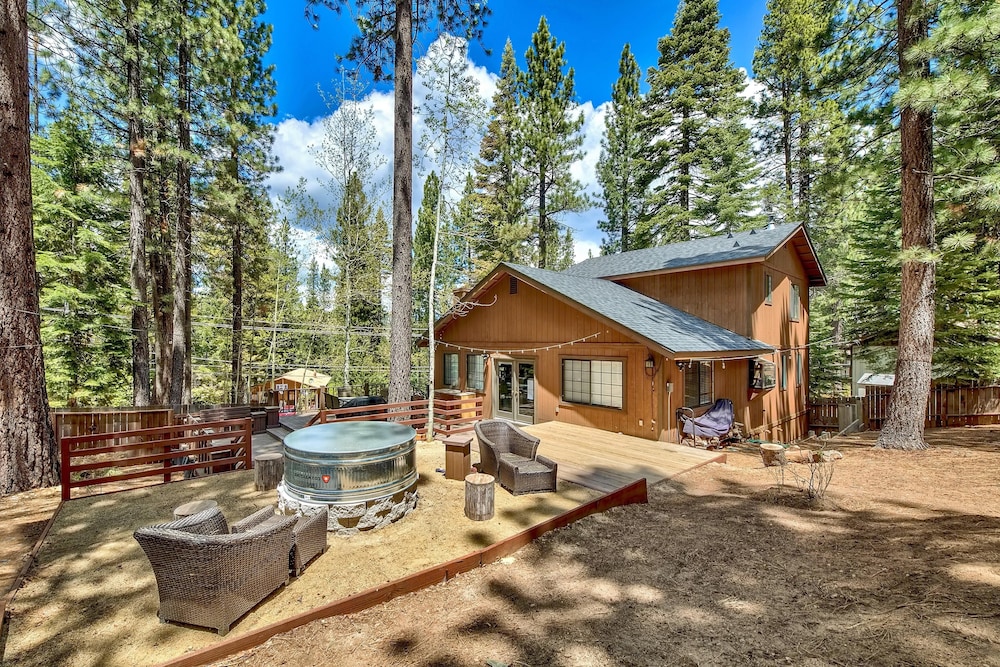 1760t Thunderbird Cabin 3 Bedroom Home