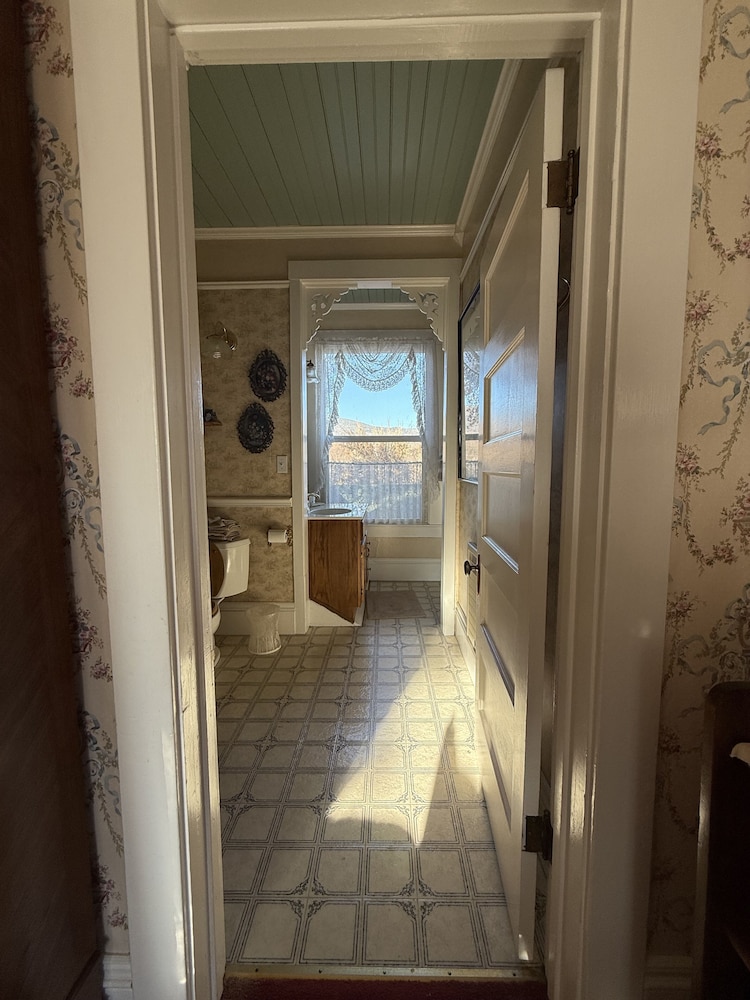 Roseberry House Bed & Breakfast