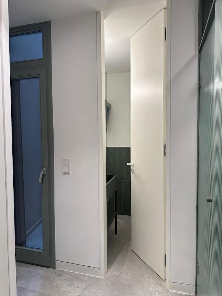 Suite No1