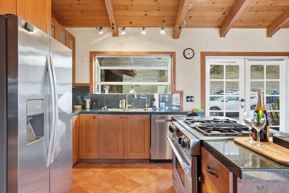 Peaceful Retreat With Panoramic Views 3 Bedroom Home